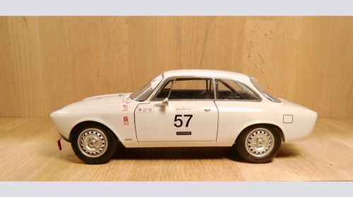 Alfa Romeo GTA 1600 - 1/18 scale