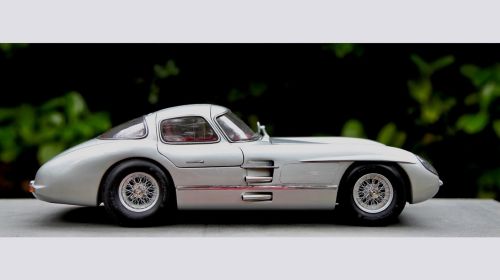 MERCEDES 300 SLR ULHENHAUT - 1/12 scale